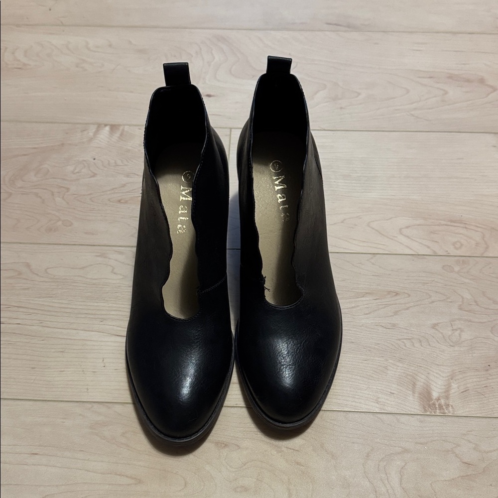 New semi-bootie leather shoes